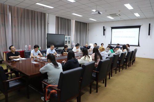 及时倾听研究生为深入了解研究生阿森纳