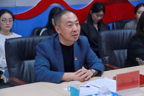 在河北广播电视台同志的带领下