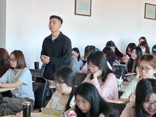讲座主要围绕“人工智能时代最本质的挑